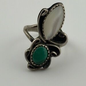 Sterling Navajo Chrysoprase & Mother of Pearl Southwestern Ring Size 6